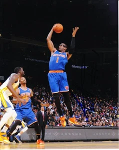 AMAR'E STOUDEMIRE - NBA KNICKS  8X10 LUSTRE PHOTO SIGNED - Picture 1 of 1