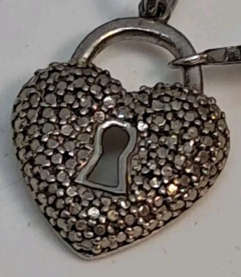 Colgante de plata de ley con cerradura de corazón y llave de 2 diamantes  Foto 1 de 4