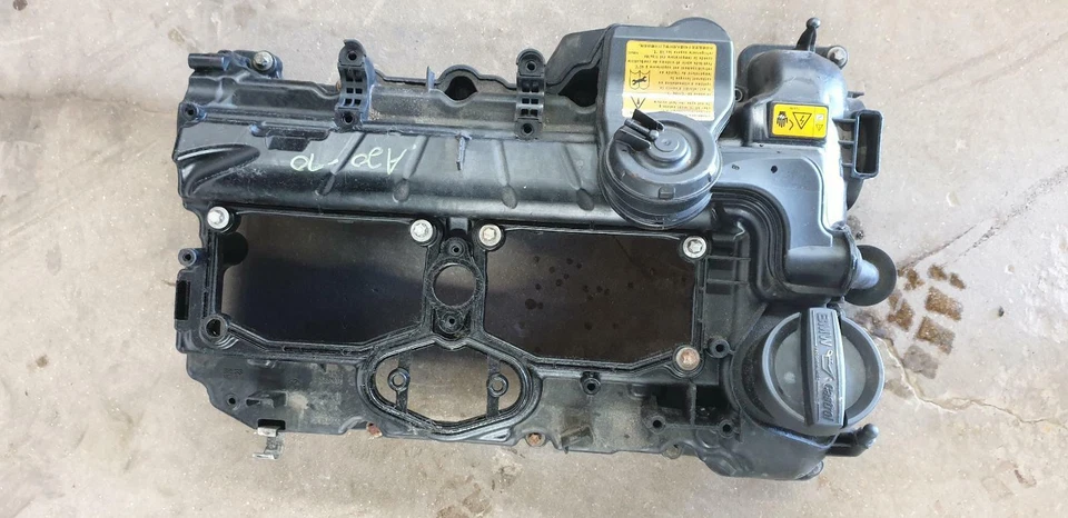 2014 BMW 328i 2.0L Valve Cover, N26 11128589942 - Image 1 of 2