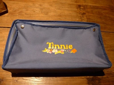 Poupée Tinnie de Raynal : valise de Tinnie + quelques vêtements - Photo 1/4