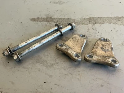 Yamaha YZ250F 2006 OEM motor montaje soportes de retención 056 Foto 1 de 4