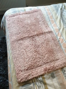 Dunelm Pink Bath Mat - Picture 1 of 3