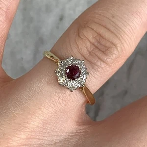Ruby & Diamond Halo Cluster Platinum Set Ring 18ct 750 Yellow Gold - Size M - Picture 1 of 10
