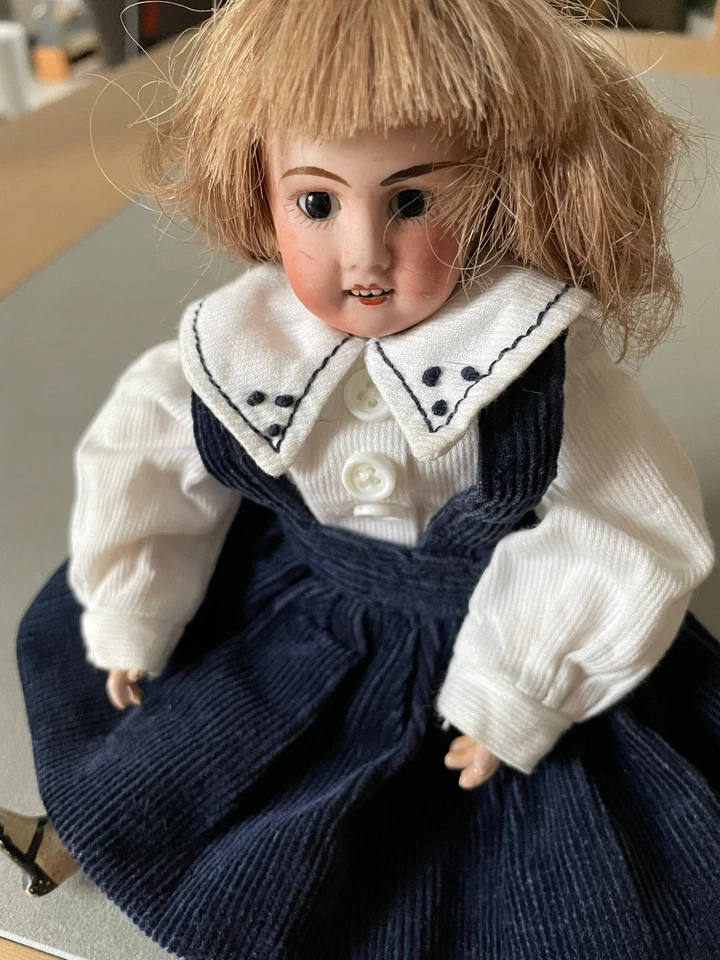 *POUPEE MIGNONETTE TETE PORCELAINE SIGNEE JULES VERLINGUE CORPS COMPOSITION - Photo 1/4