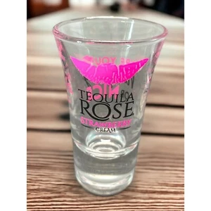 Tequila Rose Shot Glass Fresa Crema Recuerdo Travieso o Bonito? - Imagen 1 de 7