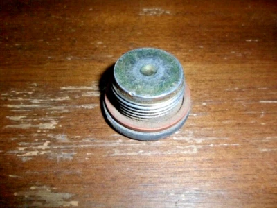 1984 Mercedes-Benz R107 380SL - Oil Plug Foto 1 de 3