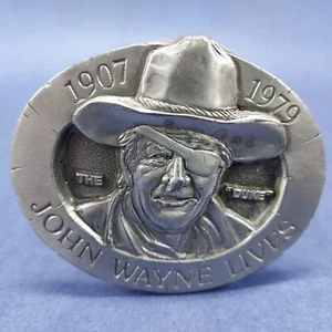 Fibbie per cintura vintage John Wayne Lives 1907-1979 "The Duke" Fibbie d'America - Foto 1 di 10