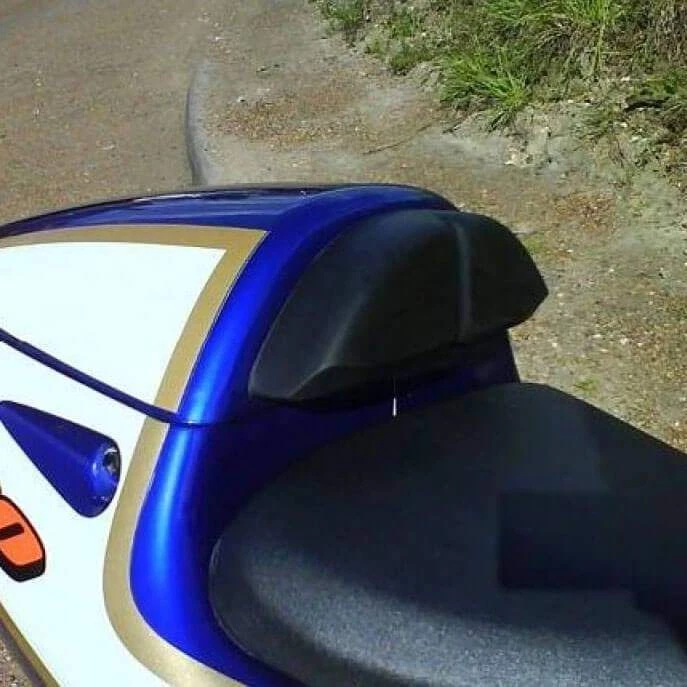 Almohadilla de asiento piramidal negra para Suzuki GSXR 600 1996-1999 Foto 1 de 1