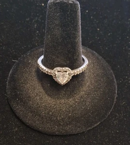 Pandora Ring Erhöhtes Herz Sterlingsilber mit Zirkonia Hauptstein - Bild 1 von 6