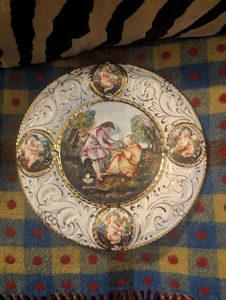 VINTAGE CAPODIMONTE HANGING DECORATIVE PORCELAIN PLATE - MADE IN ITALY - Picture 1 of 7