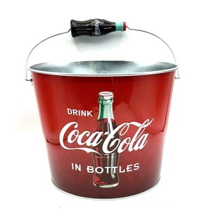Cubo de bebidas galvanizado Coca Cola rojo The Tin Box Company 7x9" - Imagen 1 de 8