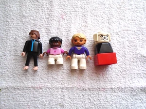 VINTAGE LEGO DUPLO DOG WITH 3 VARIOUS PIECES 2 GIRLS 1 MAN BUILDING BLOCK LEGOS - Picture 1 of 8