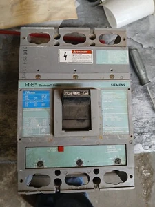SIEMENS LXD63B600 600 AMP CIRCUIT BREAKER 3 POLE 600 VAC W/600 AMP TRIP - Picture 1 of 1