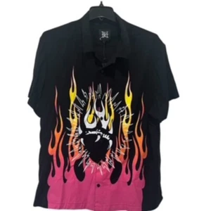 NEW Ed Hardy Black Button Up Camp Shirt Mens XL Tattoo Design Heart & Flames - Picture 1 of 15