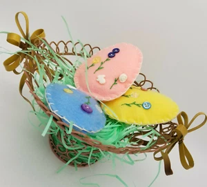 Handgefertigte Filz Eier handgenäht verziert im Drahtkorb Deko - Bild 1 von 10