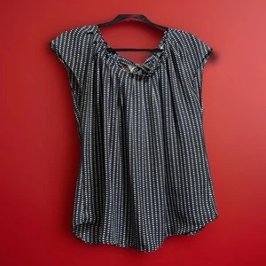 LC Lauren Conrad Women’s Large Navy White Hearts Pleated Flutter Sleeve Top - Picture 1 of 8