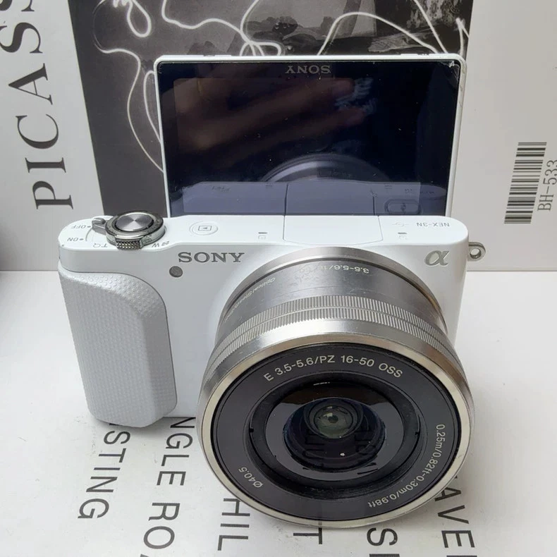 Sony Alpha NEX-3N 16.1 MP 16-50mm F/3.5-5.6 PZ OSS Lens Wi-Fi