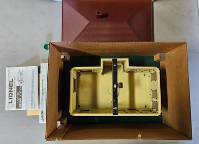Vintage LIONEL Illimuninated PASSENGER and FREIGHT STATION in Box Model# 6-12728 - Image 1 of 3