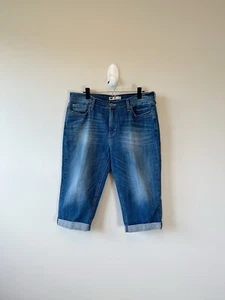 Levi's Denim Capri Jeans Mid Wash Rolled Cuffs Cotton Blend Women's Size 14 - Picture 1 of 9