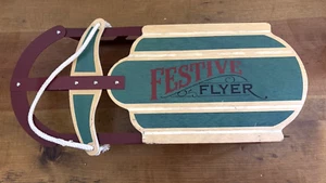 "Viajero festivo decorativo de Navidad de metal y madera rojo verde 15" x 6,5""" - Imagen 1 de 7