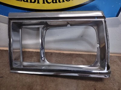 Malibu 1981 bisel de faros LH fabricante original buen estado/cromo reparación menor hecho 81 solamente Foto 1 de 4