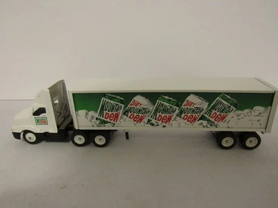 Remolque tractor Winross Mountain Dew International 1/64 cabina corta sin caja Foto 1 de 4