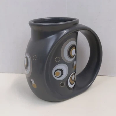 Taza Calentadora de Manos Gris Cerámica Moderna Círculos Geométricos Diseño Taza de Café Estilo Foto 1 de 4
