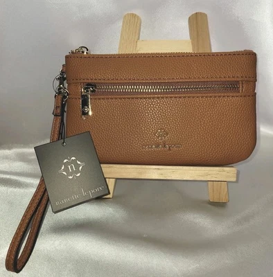 Muñequera Nanette Lepore Molie de cuero vegano con guijarros tostados tono dorado HW 2 cremalleras 8x4 Foto 1 de 4