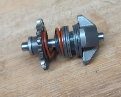 Yamaha YZ125 1999 OEM válvula de alimentación gobernador retenedor resorte de engranaje Foto 1 de 4