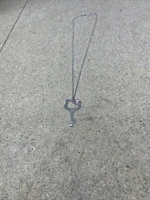 Cadena Hello Kitty tono plata con llave colgante lazo rosa Foto 1 de 2