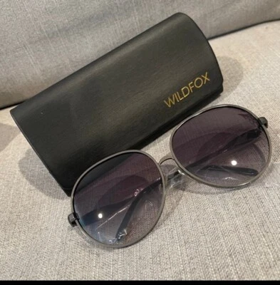 Gafas de sol Wildfox Winston para mujer con estuche grueso blanco/crema marco de plástico Foto 1 de 4