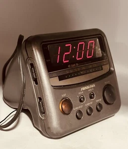 Vintage 80’s Soundesign Eurostyle Clock Radio #3654 Gentle Wake System   - Picture 1 of 8