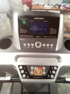 pre owned Life fitness Treadmill T3. USED NO MORE THAN 5 TIMES - Picture 1 of 4