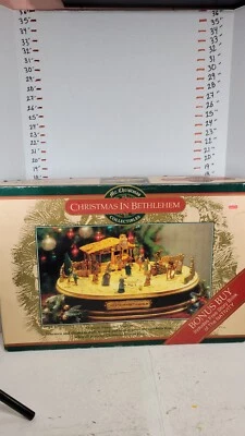 1997 Mr. Christmas, Christmas In Bethlehem, 100%, luces de cuna, juega 20 villancicos, enchufe Foto 1 de 4