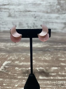Orecchini vintage Lisner rosa fondelli a vite. - Foto 1 di 7