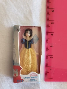 Snow White: Zuru Mini Brands Disney Store Series 2 - Snow White  - Picture 1 of 4