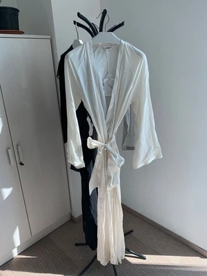 Bata de marfil con adornos de seda La Perla Foto 1 de 4