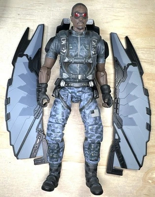 Boneco de ação Marvel Diamond Select The Falcon Capitão América Soldado Invernal 7" - Imagem 1 de 4