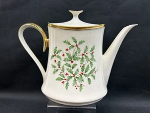 Lenox Holiday China Gold~(1)~7 3/4" Tea / Coffee Pot & Lid~1st Quality~USA - Picture 1 of 9
