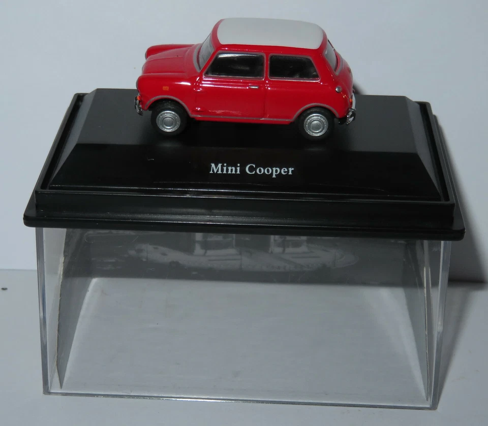 A Micro IN Metallo Die Cast Schuco Mini Cooper Rosso Tetto Bianco 1/72 IN Box - Immagine 1 di 4
