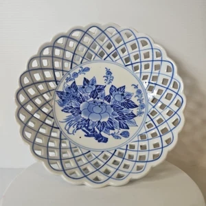 Reticulated Coupe Plate Decorative Blue And White FREE POSTAGE - Picture 1 of 8