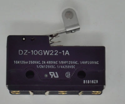 Hinge Roller Snap Action Switch Omron DZ-10GW22-1A 10 Amp DPDT Solder 2KRT9 - Image 1 of 4