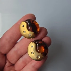 Pendientes vintage de diamantes de imitación de vidrio con detalles de lucita de té cepillado dorado - Imagen 1 de 3