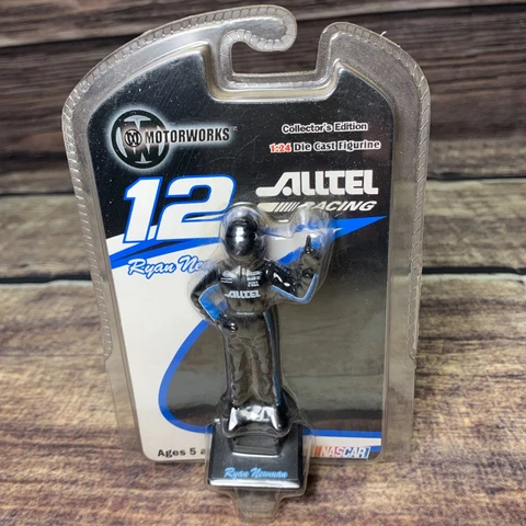 Ryan Newman 12 Die Cast 1:24 Figurine 2003 NASCAR Motorworks Collectors Edition Cover