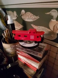 Preowned TYCO HO Scale Streamline Steel Caboose Santa Fe Paint #2 - Picture 1 of 4