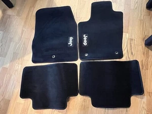 Jeep Grand Cherokee Brand New Carpet Floor Mats (original) - Picture 1 of 9