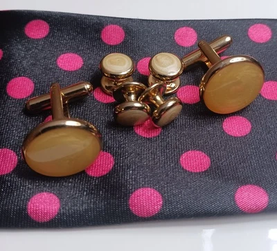 Vintage Antique 1960s Gold Cufflinks Set with Peach Agate Stones - Image 1 of 4