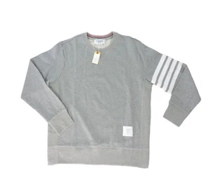 Neu Thom Browne grau klassische 4-Steg Streifen Loopback Sweatshirts Größe 3 (Medium) - Bild 1 von 5
