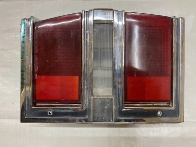 1977 1978 Buick Station Wagon lanterna traseira Electra lâmpada de freio moldura acabamento cromado - Imagem 1 de 4