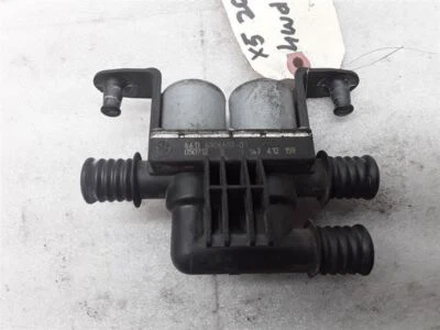 64116906652-03 BOMBA AQUECEDOR DE ÁGUA 2006 BMW X5 S-325P - Imagem 1 de 3